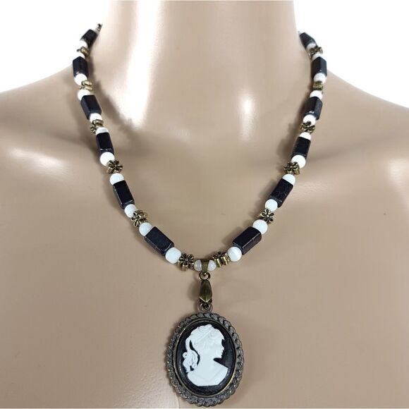 Handmade Cameo Glass White Freshwater Necklace set - Picture 1 of 15